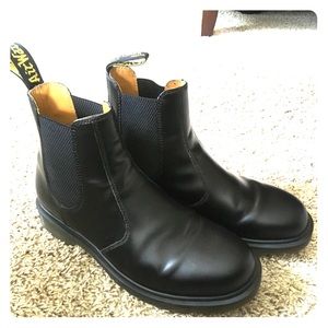 Doc Marten’s 2976 Chelsea boot in Black